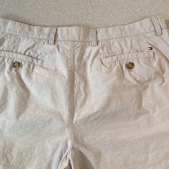 Tommy Hilfiger - flat front shorts. Size 36 - Picture 6 of 12